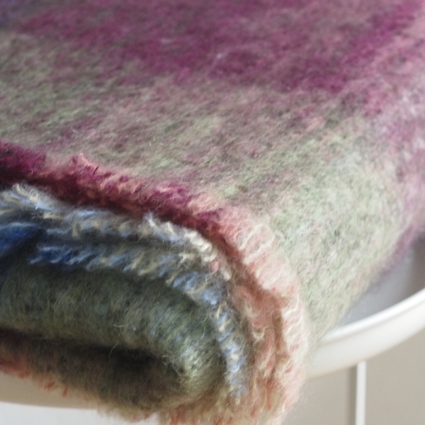 Irische Mohair Wohndecke RHUBARB von der Weberei JOHN HANLY & Co.