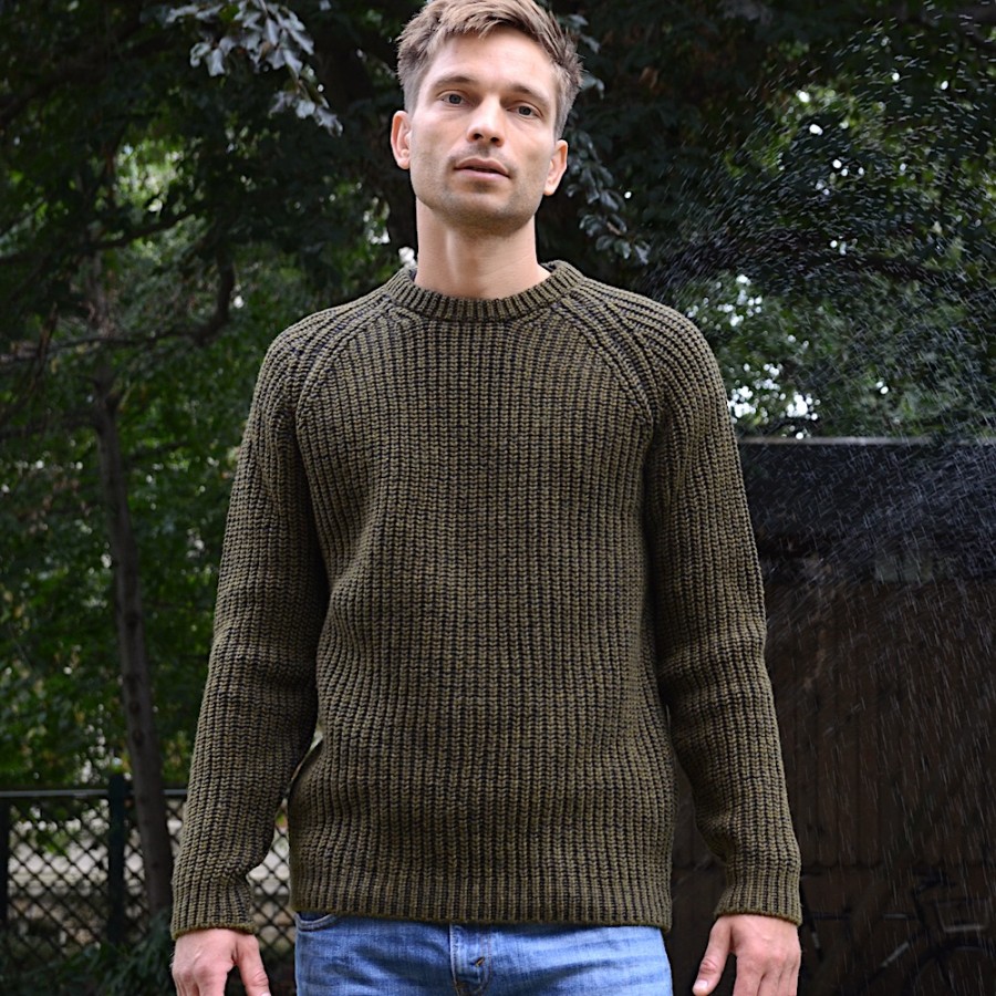 Raglan-Pulli von FISHERMAN aus Merinowolle und Kaschmir. Optimale Passform, ohne Bündchen und nachhaltig gestrickt.