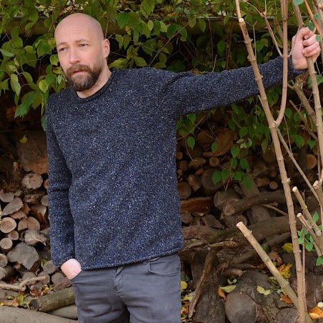 Kerniger Rollbündchen-Wollpullover aus original Donegal Tweed. Von Fisherman out of Ireland.