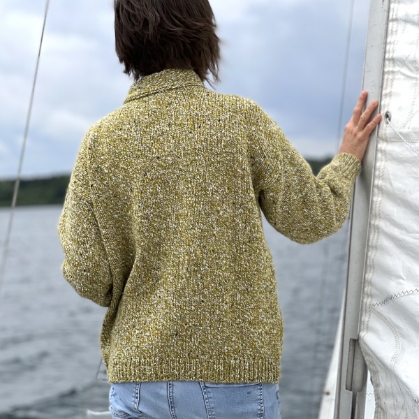 Strickjacke aus weichem Donegal Tweed von Fisherman out of Ireland.
