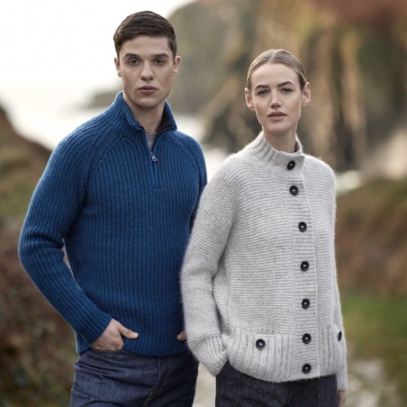 Eine wertvolle Strickjacke aus Baby-Alpaka und peruanischer Hochland-Schurwolle von FISHERMAN OUT OF IRELAND