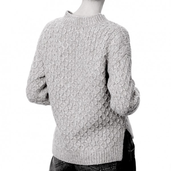 BRID ist ein leichter Alpaka Pullover mit zahlreichen kleinen Details.