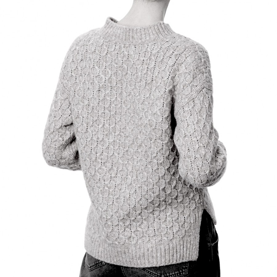 BRID ist ein leichter Alpaka Pullover mit zahlreichen kleinen Details.