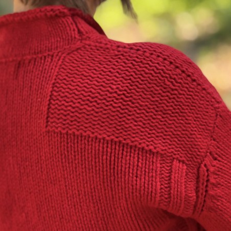 Lässiger Rollneck Wollpullover mit kleinem Stehkragen und Schulterdetails aus Merino und Kaschmir.