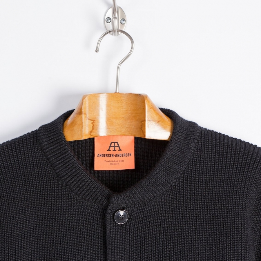 Schwere Unisex-Cardigan der Extraklasse – vom dänischen Design-Label ANDERSEN-ANDERSEN