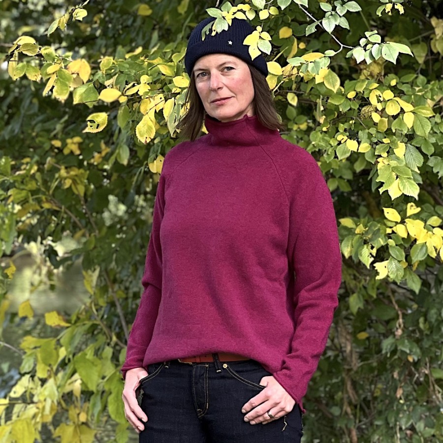 Corry E. rosehip, schottischer Shetland Lambswool Pullover von ERIBÉ.