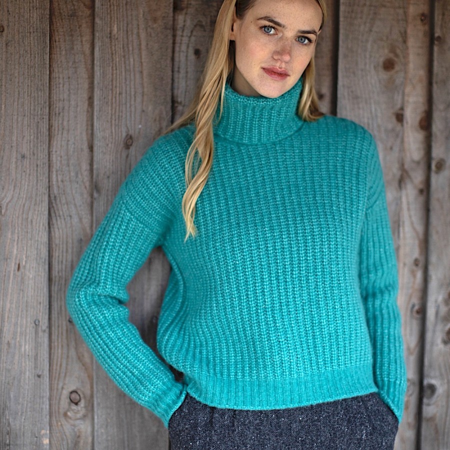 Der Pullover Sally R. mit halsfernem Kragen, ideal zu high-waist Hosen  Ein kurz geschnittener, luftig-leichter Lieblingspulli!