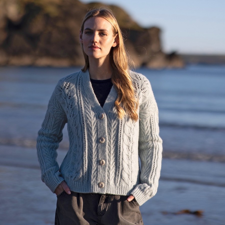 Leichte Aran Cardigan aus Alpaka und Schurwolle von Fisherman out of Ireland.