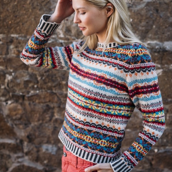 Westray Cardigan, Farbe Orange Burst , von ERIBÉ Knitwear aus Schottland.