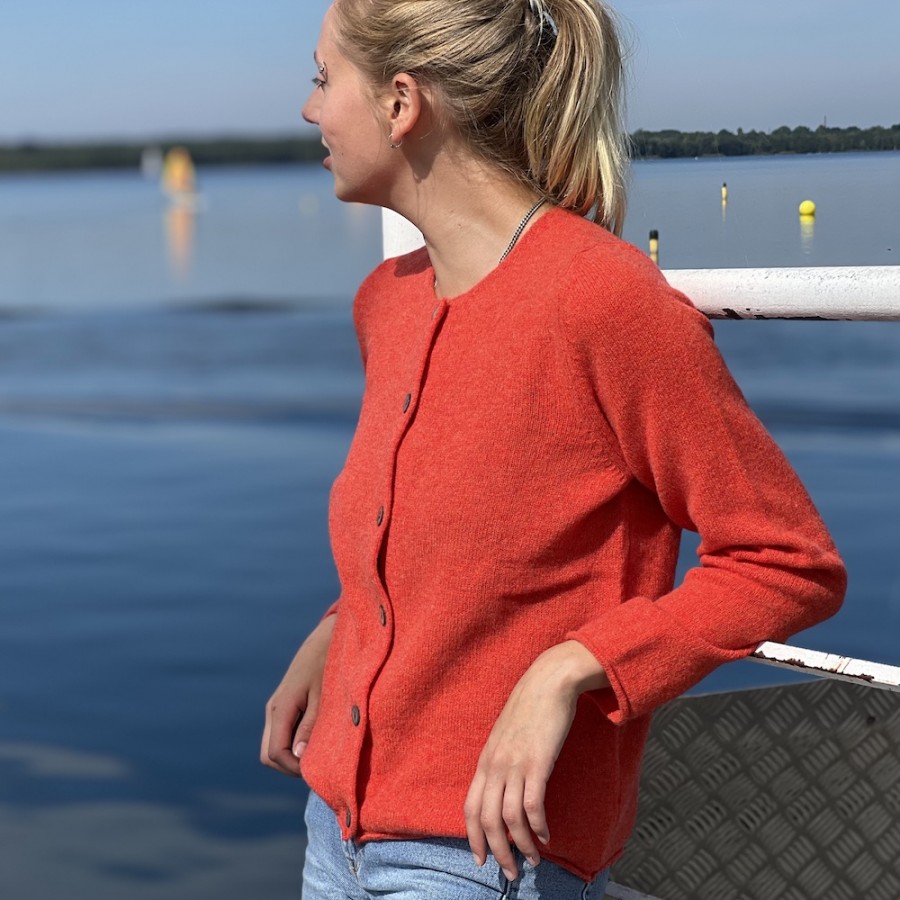 Corry Women's Cardigan. Leichte Strickjacke aus weicher Merinowolle von Eribé.