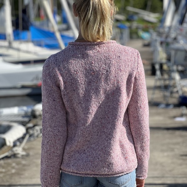 Donegal Tweed Pullover in der Farbe "wild rose". Made in Ireland von FISHERMAN out of IRELAND.