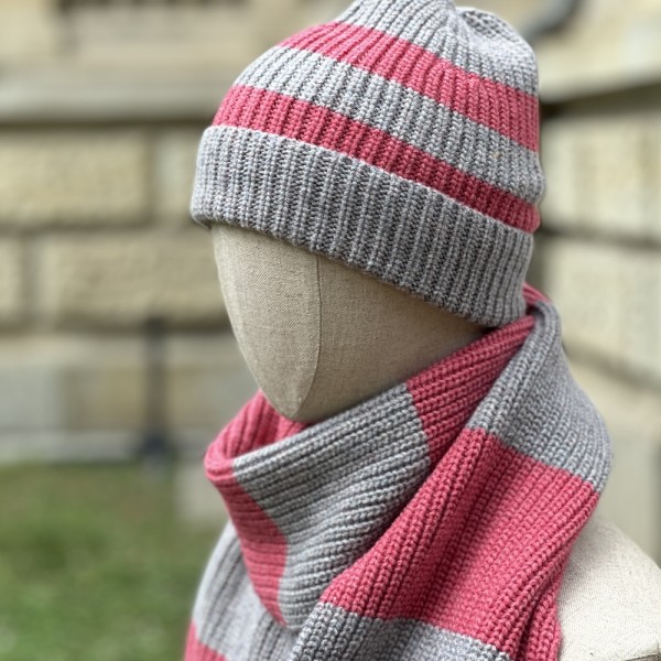 Mütze mit Blockstreifen, aus Merinowolle, von Fisherman out of Ireland, Farbe: Rouge (pink-grau)