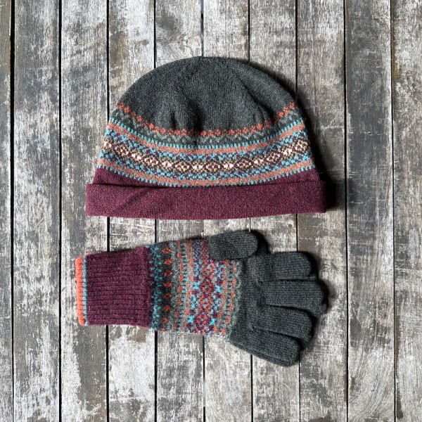Alloa Handschuhe mit Fairisle-Muster vom schottischen Label ERIBÉ, Farbe Goldbirch