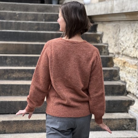 Entspannter Mohair-Pullover mit V-Ausschnitt vom norwegischen Label JOHNNYLOVE.