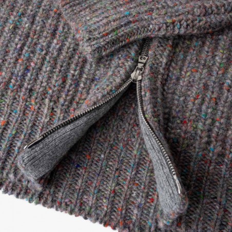Strickjacke aus schottischer Wolle mit grobem Finish und Reißverschluss  vom belgischen Label HOWLIN´.