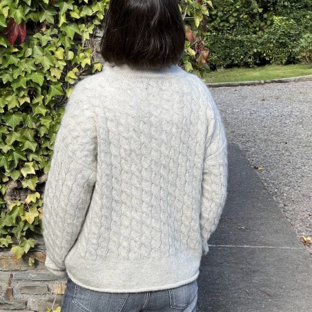 Sehr leichter und eleganter Damen-Pullover mit Zopfmuster aus Baby-Alpaka von Fisherman out of Ireland