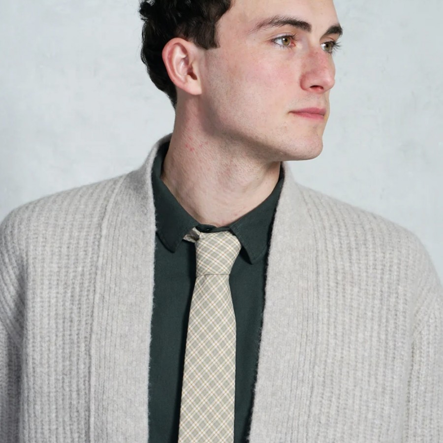 LINUS ist eine grobe, aber leichte Strickjacke aus Rippenstrick von HANSEN Garments aus Dänemark