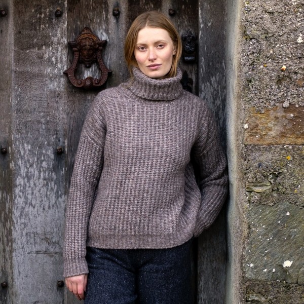 Der Pullover Sally R. mit halsfernem Kragen, ideal zu high-waist Hosen Ein kurz geschnittener, luftig-leichter Lieblingspulli!