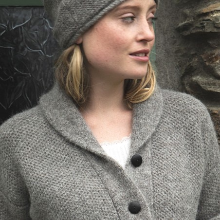 NORAH G. ist eine leichte, perfekt sitzende und zudem noch kuschelige Alpaka-Strickjacke