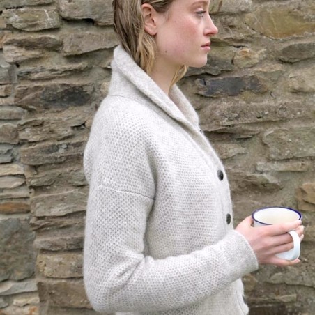 NORAH G. ist eine leichte, perfekt sitzende und zudem noch kuschelige Alpaka-Strickjacke