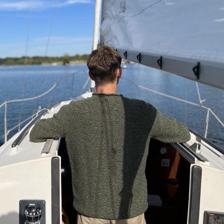 Sehr lässiger Herren-Pullover von FISHERMAN out of IRELAND aus weicher Merinowolle mit 5% Kaschmir veredelt.