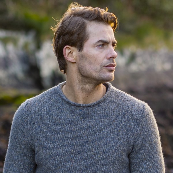 Sehr lässiger Herren-Wollpullover von FISHERMAN out of IRELAND aus weicher Merinowolle mit 5% Kaschmir veredelt