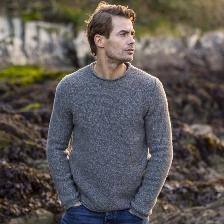Sehr lässiger Herren-Wollpullover von FISHERMAN out of IRELAND aus weicher Merinowolle mit 5% Kaschmir veredelt