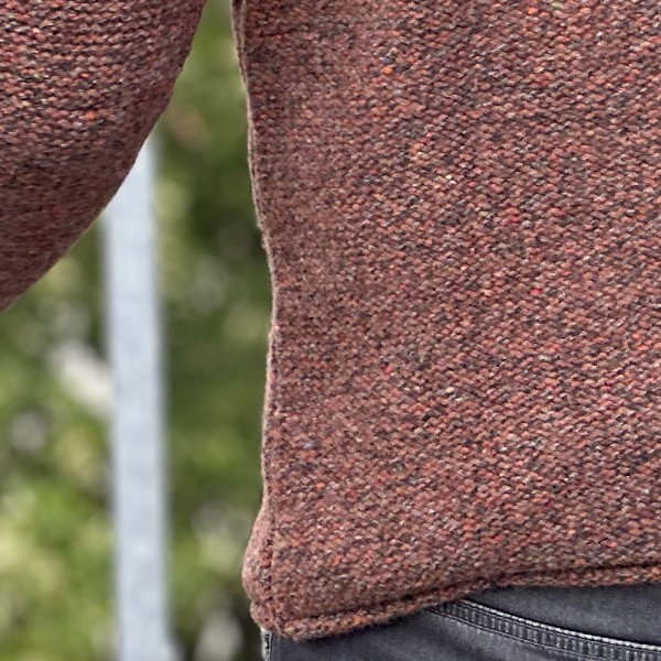 Sehr lässiger Herren-Pullover von FISHERMAN out of IRELAND aus weicher Merinowolle mit 5% Kaschmir veredelt.
