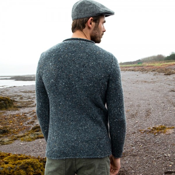 Kerniger Rollbündchen-Wollpullover aus original Donegal Tweed. Von Fisherman out of Ireland.
