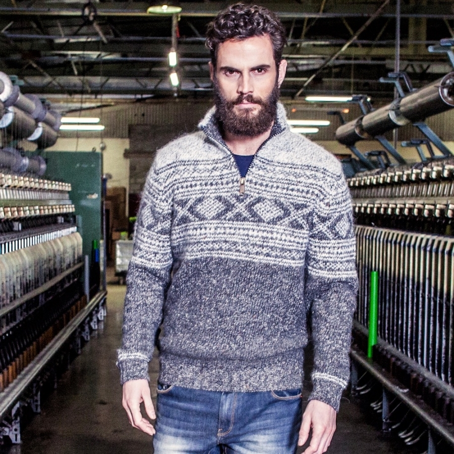 Herren-Troyer mit kurzem Reißverschluss und traditionellem Jacquard–Muster von FISHERMAN out of IRELAND