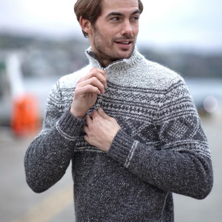Herren-Troyer mit kurzem Reißverschluss und traditionellem Jacquard–Muster von FISHERMAN