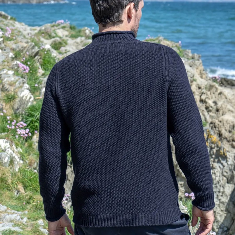 Maritimer Merino/Kaschmir Pullover in einem schönen, dunklen Indigoblau von FISHERMAN OUT OF IRELAND