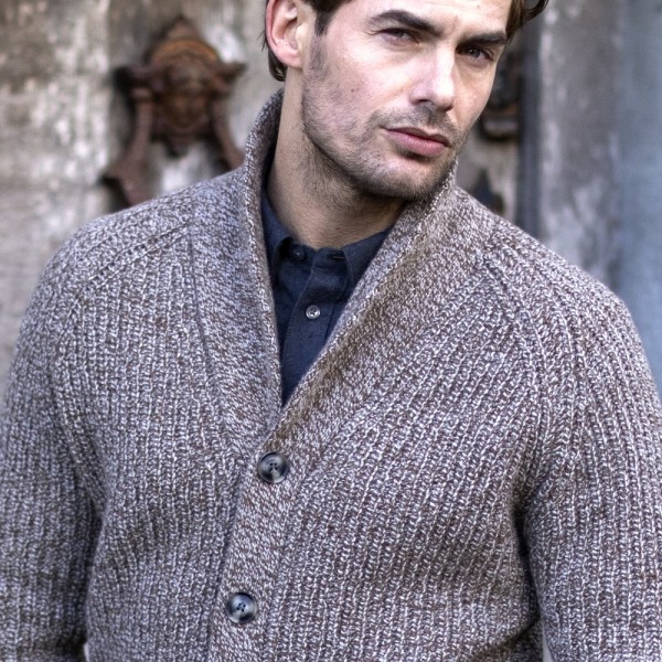 Donegal Cardigan mit kurzem Schalkragen von Fisherman out of Ireland. Merino-Kaschmir!