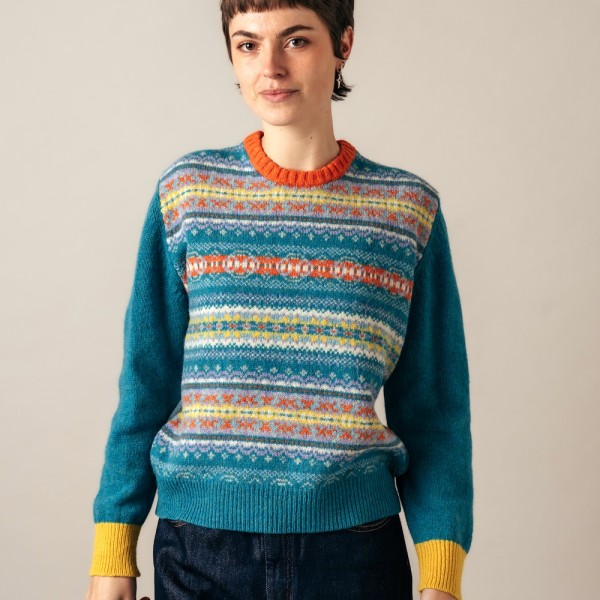 Westray Block Sweater, Farbe Strachan, von ERIBÉ Knitwear aus Schottland.