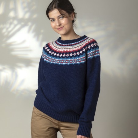 Grobstrick-Wollpullover mit schönem Fair-Isle Muster vom schottischen Label ERIBÉ . Angenehm weich, unkomplizierter Schnitt.