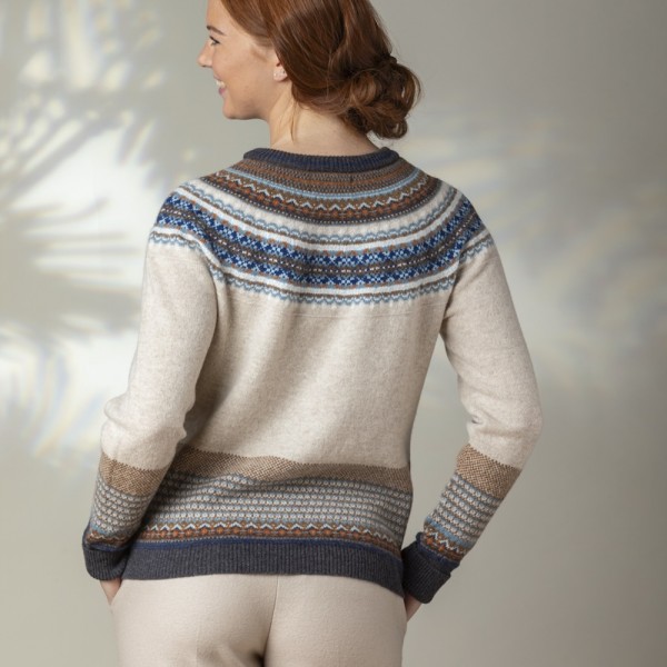Fair-Isle-Pullover  vom schottischen Label ERIBÉ im Farbmuster "taurus".