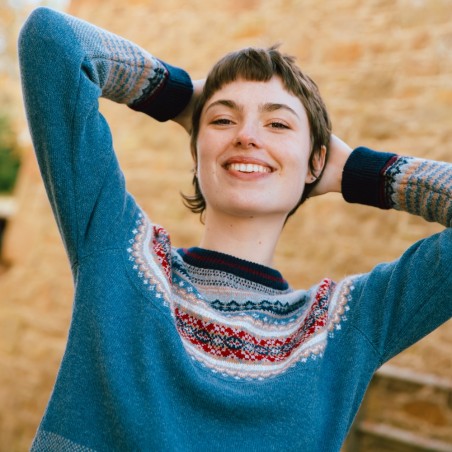 Fair-Isle-Pullover  vom schottischen Label ERIBÉ im Farbmuster "Blue Morning".