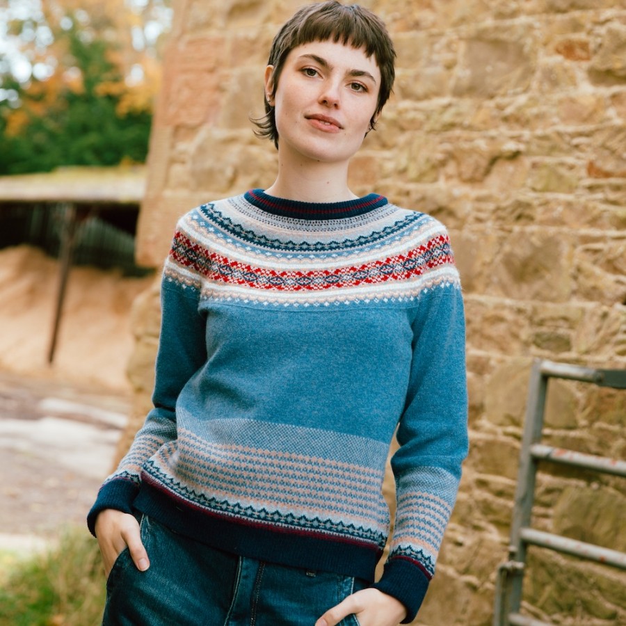 Fair-Isle-Pullover  vom schottischen Label ERIBÉ im Farbmuster "Blue Morning".