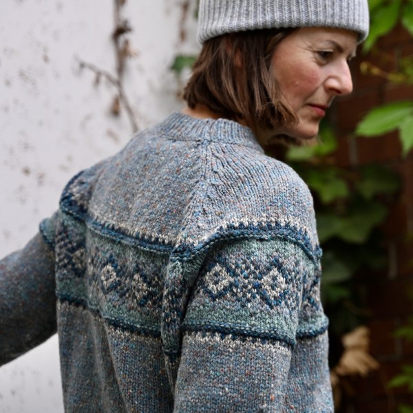 Kerniger Donegal Tweed Rundhalspullover mit Fairisle-Muster von FISHERMAN OUT OF IRELAND