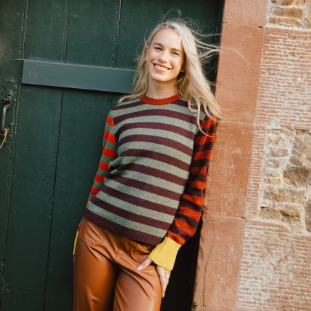 Freudvoller Merino Lambswool Pullover von Eribe Knitwear aus Schottland.