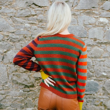 Freudvoller Merino Lambswool Pullover von Eribe Knitwear aus Schottland.