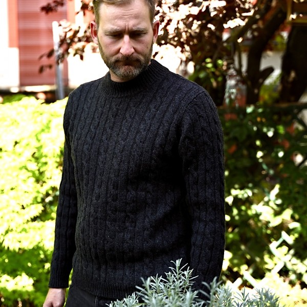 Eamon F., Merino-Kaschmir Pullover mit flachen Zopfmuster von Fisherman.