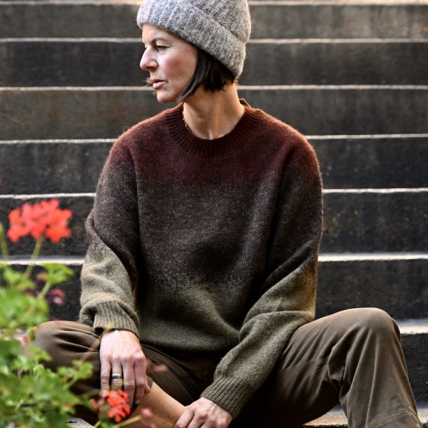 LYRA ist eine typischer JOHNNYLOVE Mohair-Pullover mit phänomenalem Farbverlauf
