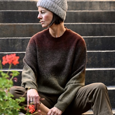 LYRA ist eine typischer JOHNNYLOVE Mohair-Pullover mit phänomenalem Farbverlauf