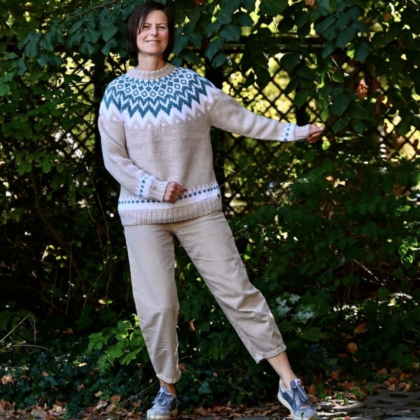 Klassischer nordischer Wollpullover von FUZA WOOL - handgestrickt, sehr kuschelig und angenehm zu tragen