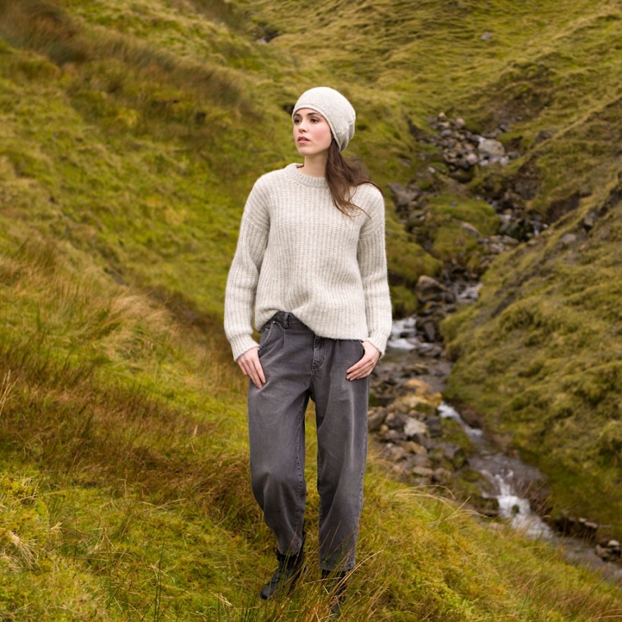 Leichte Alpaka Beanie/Mütze in hellgrau von Fisherman out of Ireland.
