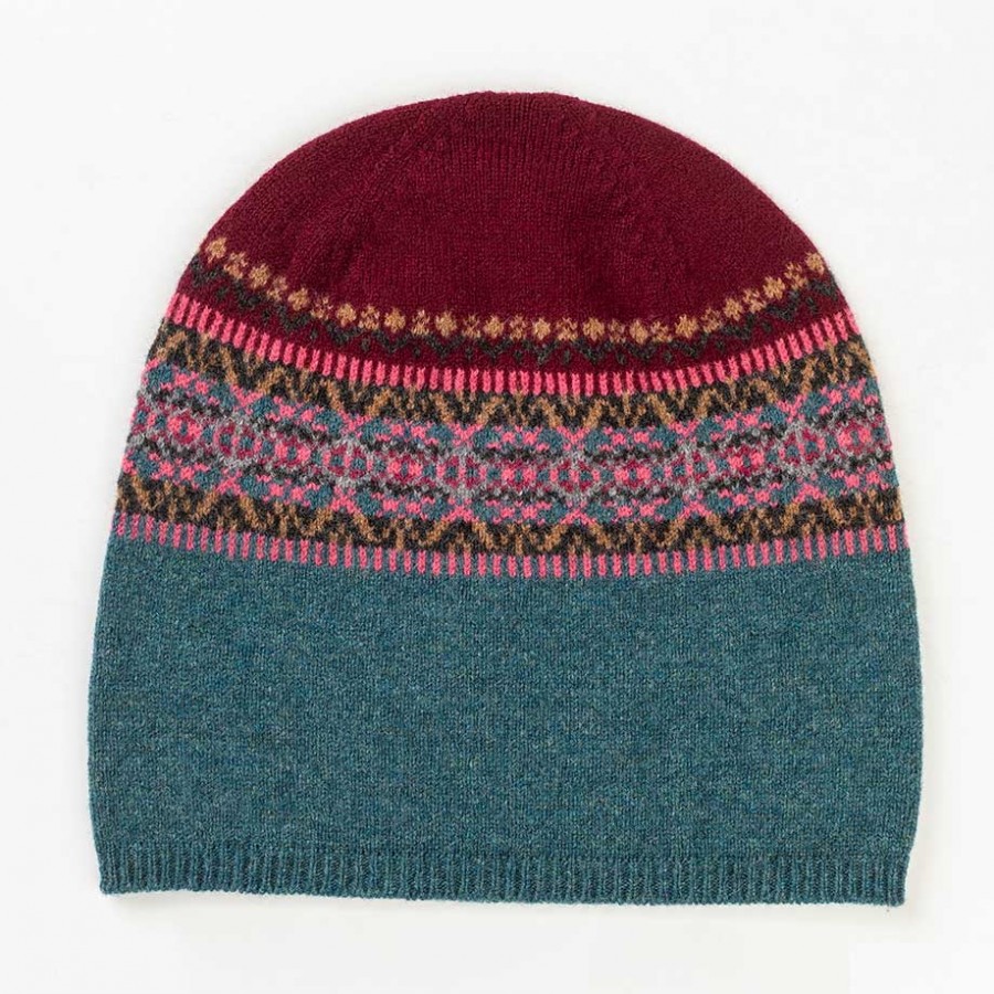Alloa Beanie mit Fairisle-Muster vom schottischen Label ERIBÉ, Farbe: velvet