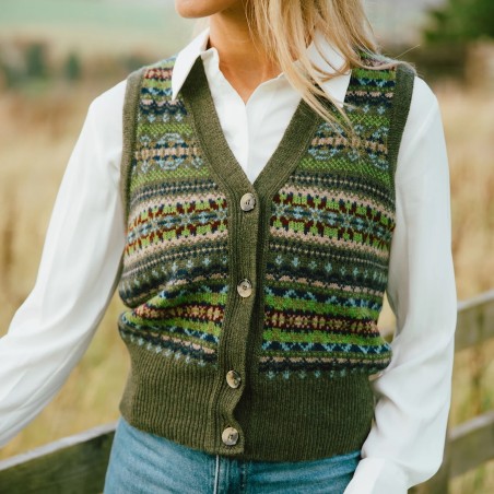 Aussergewöhnlicher, farbenfrohe und ultimativ weiche Fair-Isle-Weste, gestrickt von ERIBÉ Knitwear Scotland.