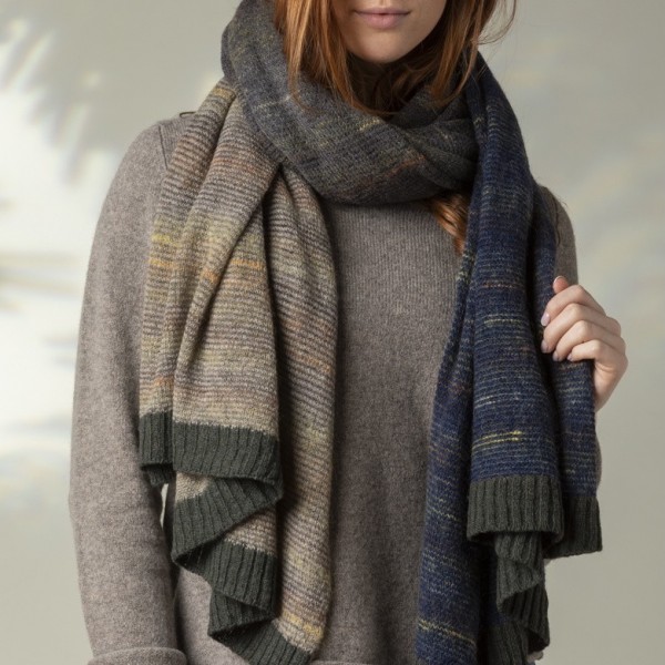 Wunderschön weiche und leichte Stola mit einem Hauch von luxuriösem Super-Kid-Mohair.