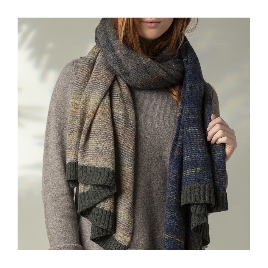 Wunderschön weiche und leichte Stola mit einem Hauch von luxuriösem Super-Kid-Mohair.